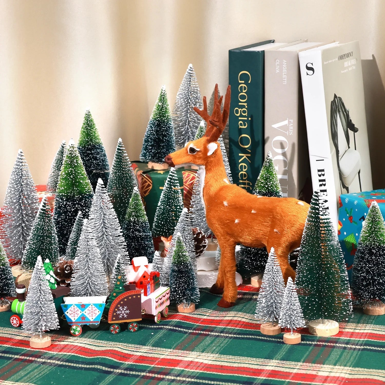 30PCS Artificial Mini Christmas Trees, Mini Pine Tree Sisal Trees with Wood Base Bottle Brush Trees for Christmas Table Top Decor Winter Crafts Ornaments