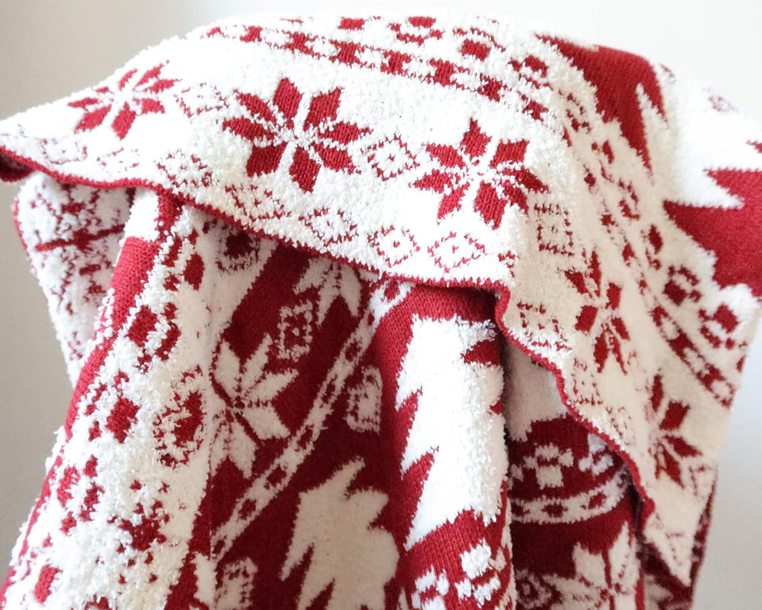 Red Christmas Throw Blanket for Couch, Fluffy Cozy Soft Blanket, Xmas Throw Blanket for Bed Sofa and Gift (50" X 60", Red Reindeer)